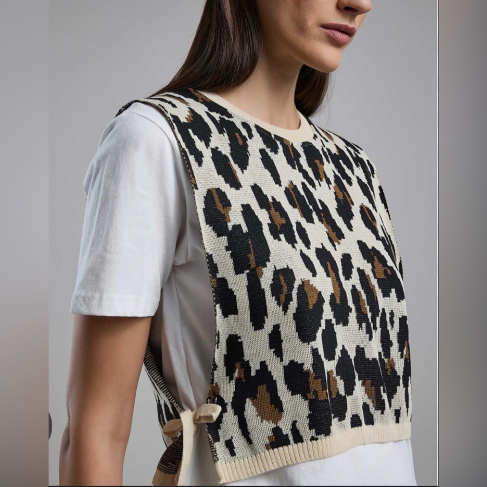 NWT Zara T-shirt with an Overlaid Animal Print Knit Vest and Side Ties
